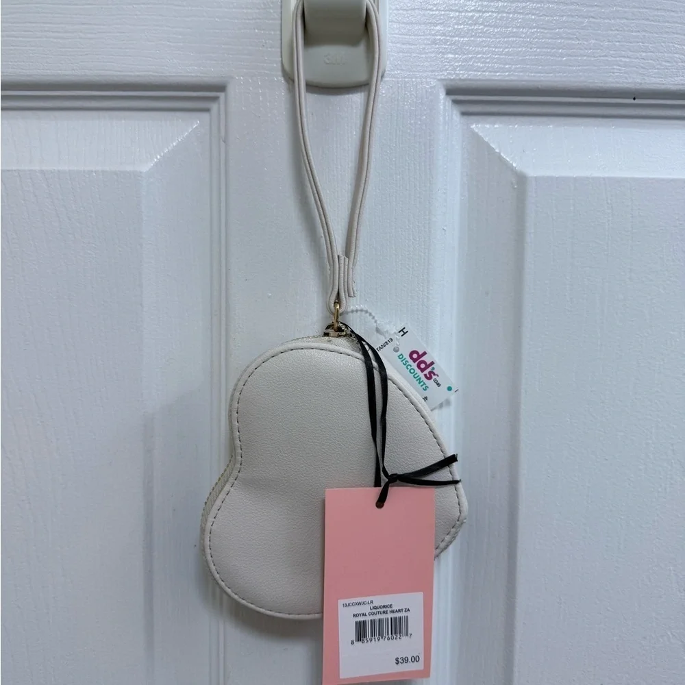 NWT Juicy Couture “Royal Couture” Black and White Heart-Shaped Zip Around